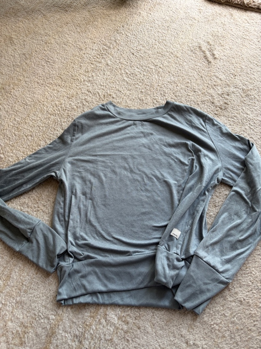Vuori Long Sleeve Tee in Light Gray